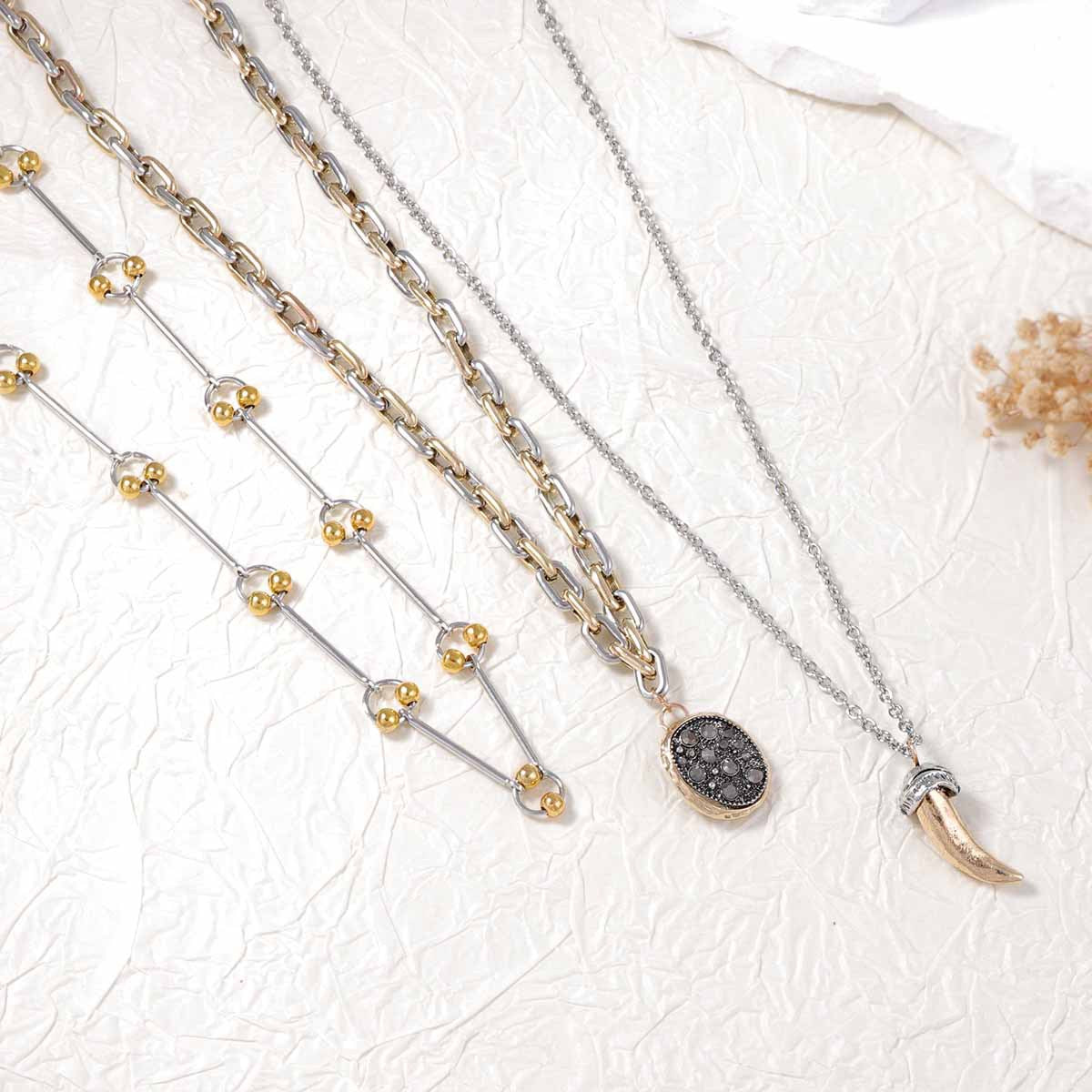 Collar clásico con encanto atemporal