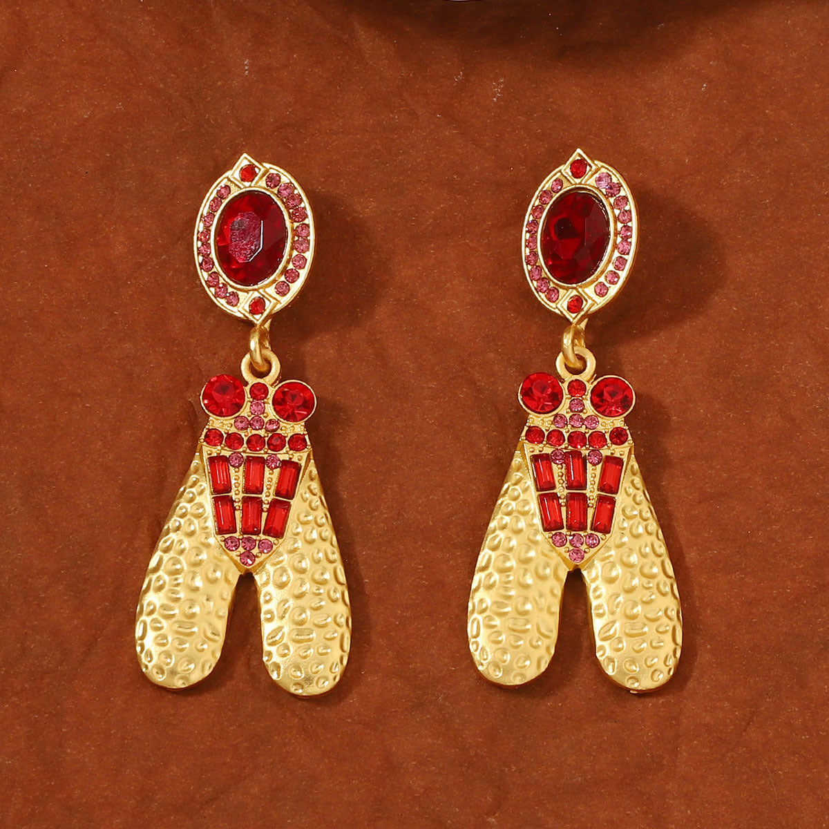 Oro Pendiente hermoso con estilo único