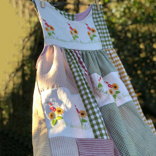 Women's Retro Plaid Pattern Floral Patch Pocket Sleeveless Dress artswardrobe